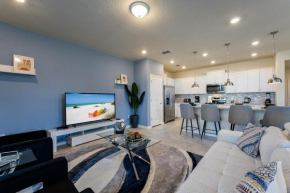 Spacious new 5 br with private pool near Disney